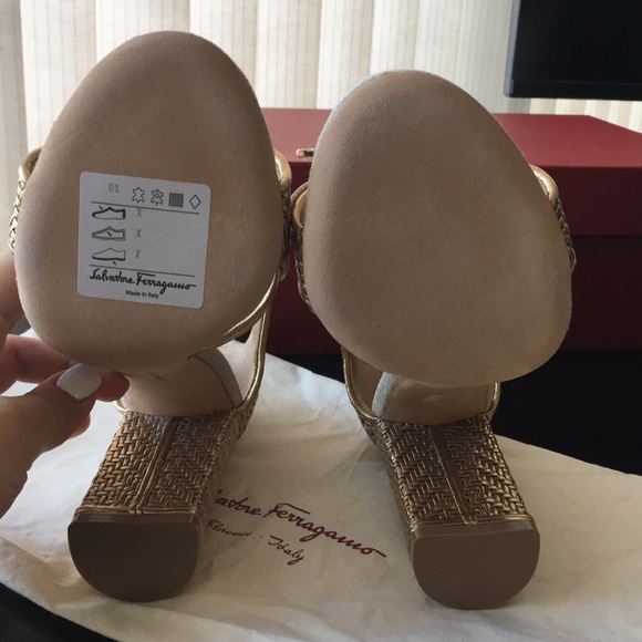 Brand new Salvatore Ferragamo shoes. Size 6.5 - Picture 3 of 5